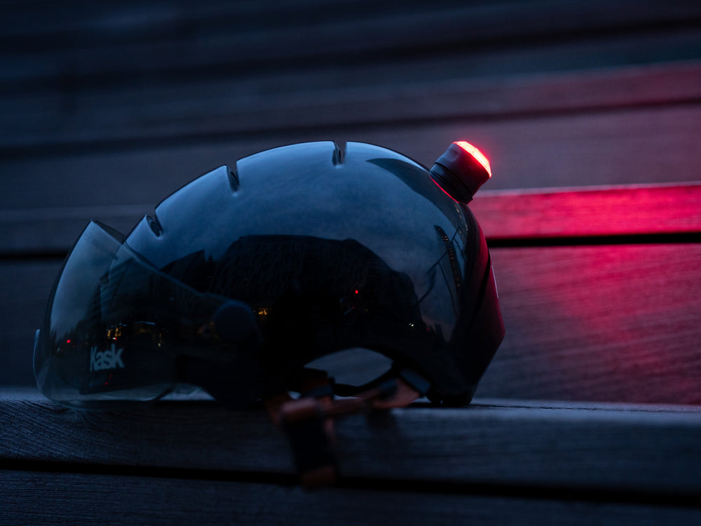 Supporto magnetico universale per casco (luci non incluse)