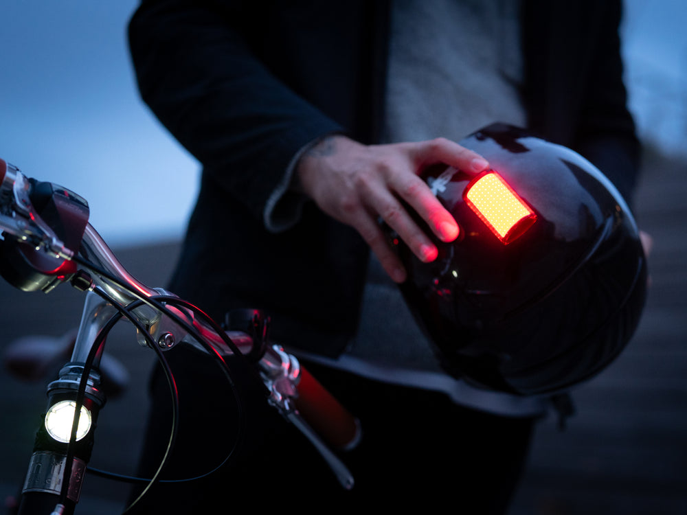 Supporto magnetico universale per casco (luci non incluse)