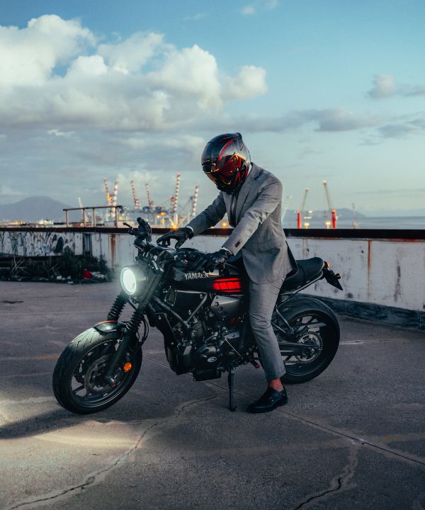 Écran de smartphone affichant un itinéraire alternatif sur une application GPS.