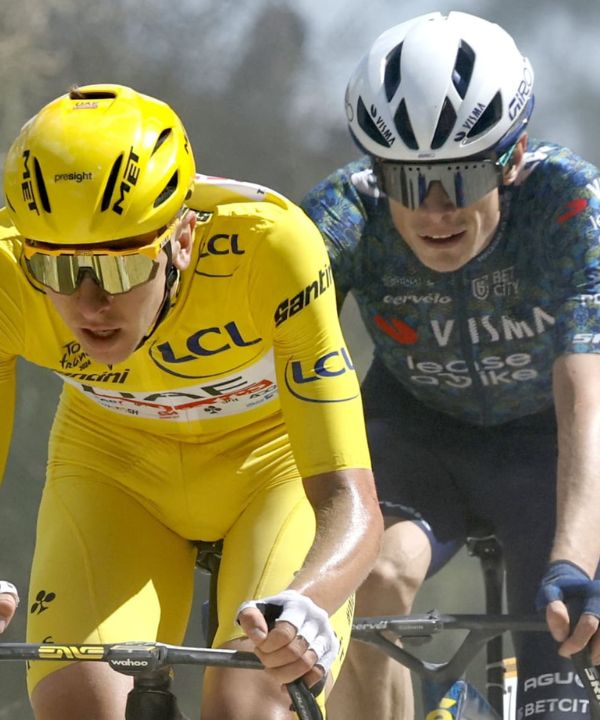 Pogačar et Vingegaard lors d’une montée du Tour 2024.